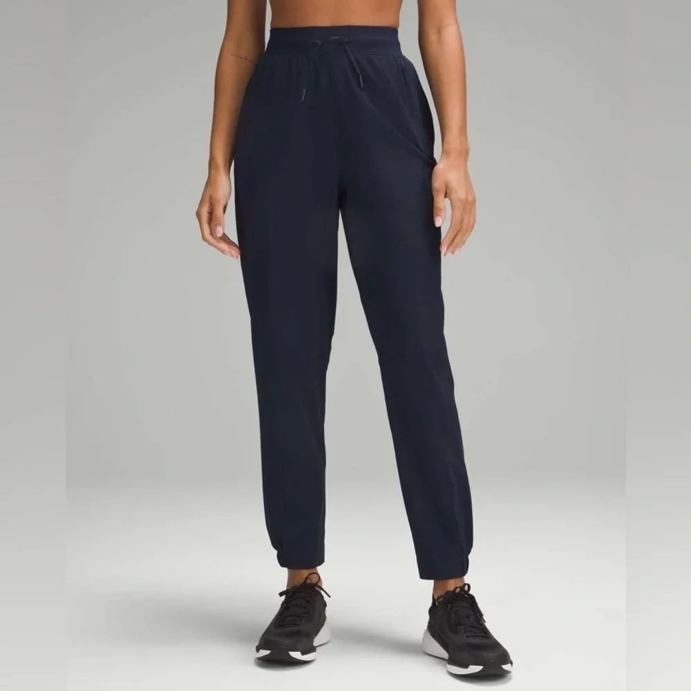 Lululemon sz 2 License to Train High-Rise Pant True Navy, NWOT new without tags